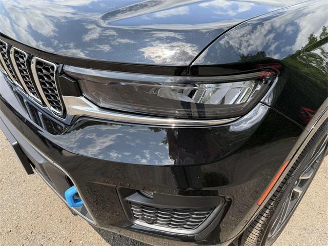 Photo of 2024 Diamond Black Crystal Pearlcoat Jeep Grand Cherokee 4xe