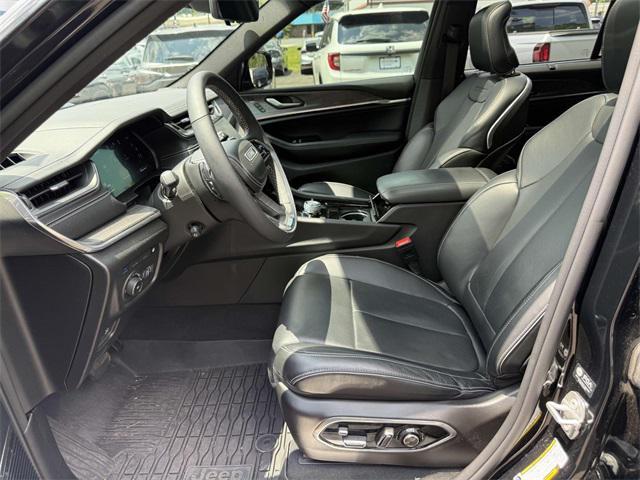 Photo of 2024 Diamond Black Crystal Pearlcoat Jeep Grand Cherokee 4xe