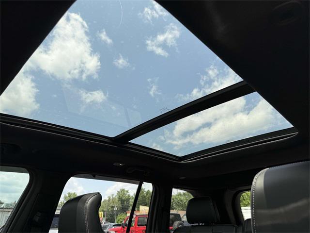 Photo of 2024 Diamond Black Crystal Pearlcoat Jeep Grand Cherokee 4xe