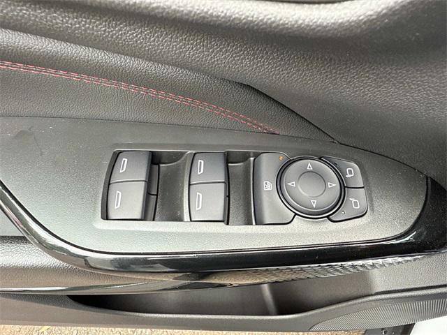 Photo of 2025 Summit White Chevrolet Trax