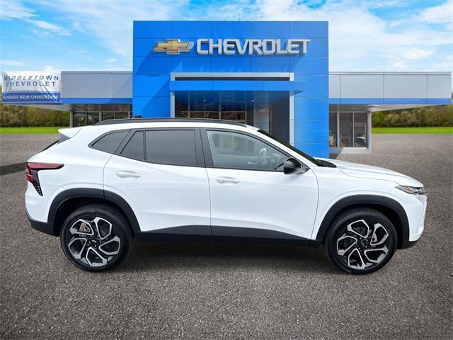 Photo of 2025 Summit White Chevrolet Trax