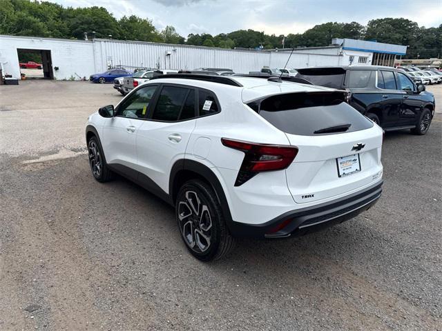Photo of 2025 Summit White Chevrolet Trax