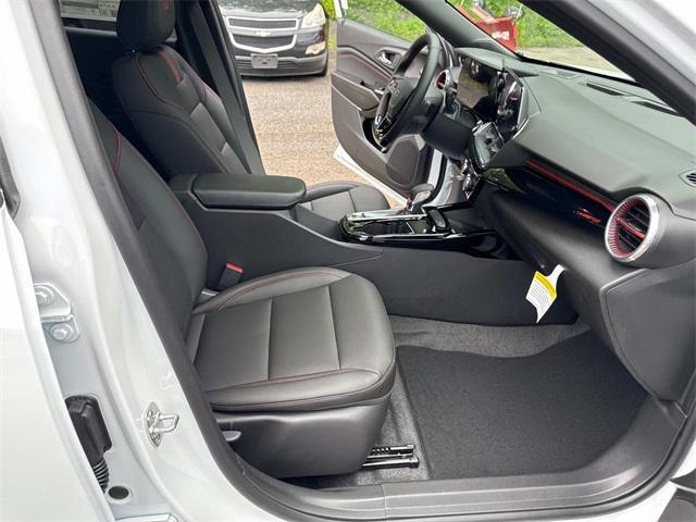 Photo of 2025 Summit White Chevrolet Trax