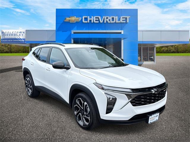 Photo of 2025 Summit White Chevrolet Trax