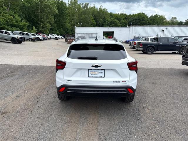 Photo of 2025 Summit White Chevrolet Trax