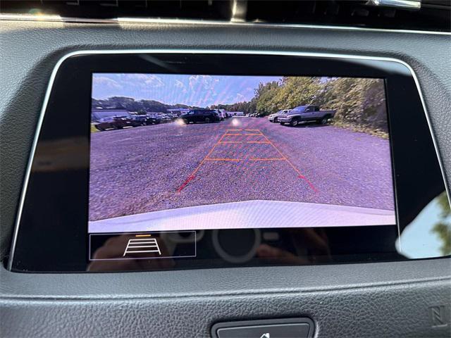 Photo of 2020 Crystal White Tricoat Cadillac XT4