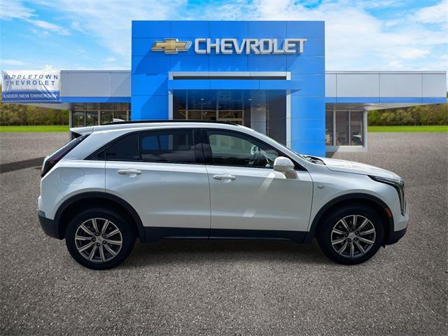 Photo of 2020 Crystal White Tricoat Cadillac XT4