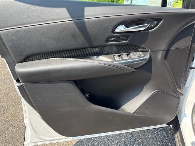 Photo of 2020 Crystal White Tricoat Cadillac XT4