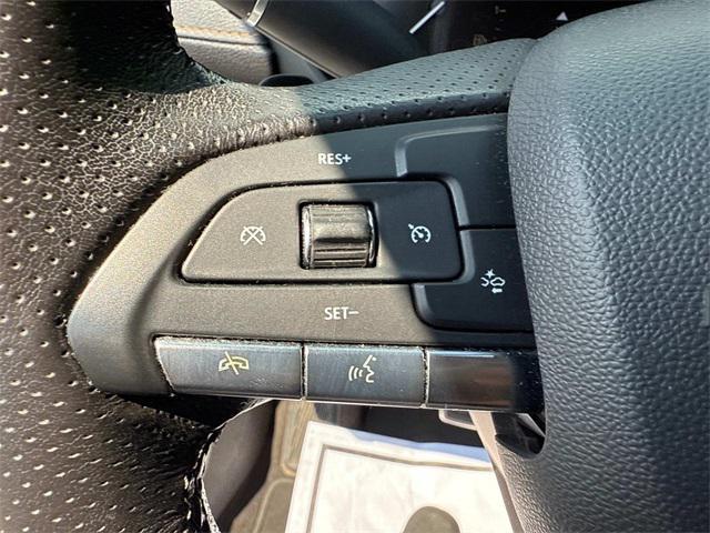 Photo of 2020 Crystal White Tricoat Cadillac XT4