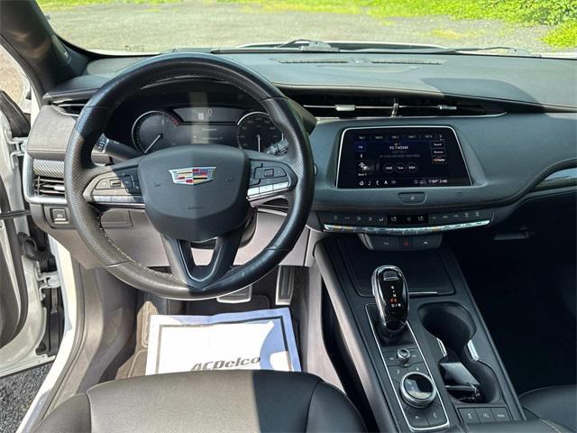 Photo of 2020 Crystal White Tricoat Cadillac XT4