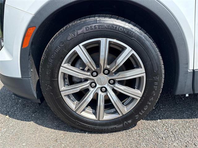 Photo of 2020 Crystal White Tricoat Cadillac XT4
