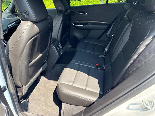 Photo of 2020 Crystal White Tricoat Cadillac XT4