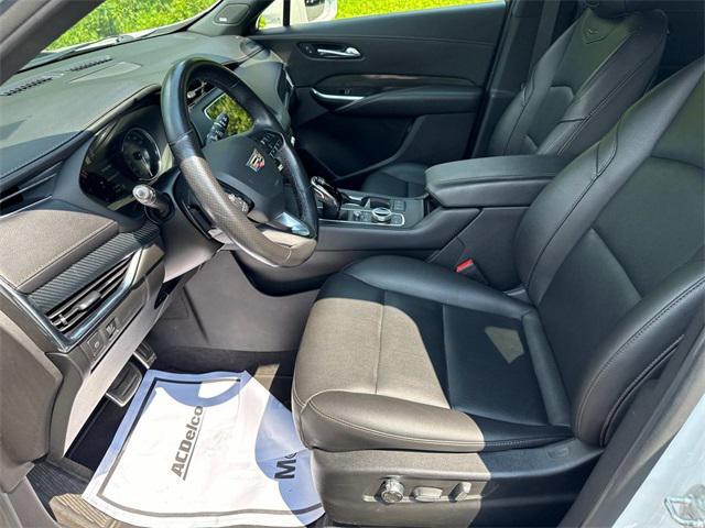 Photo of 2020 Crystal White Tricoat Cadillac XT4