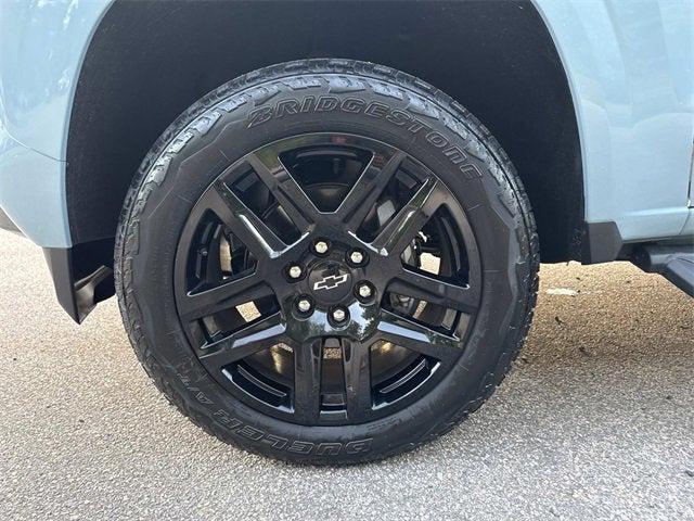 Photo of 2025 Snowdrift Metallic Chevrolet Colorado