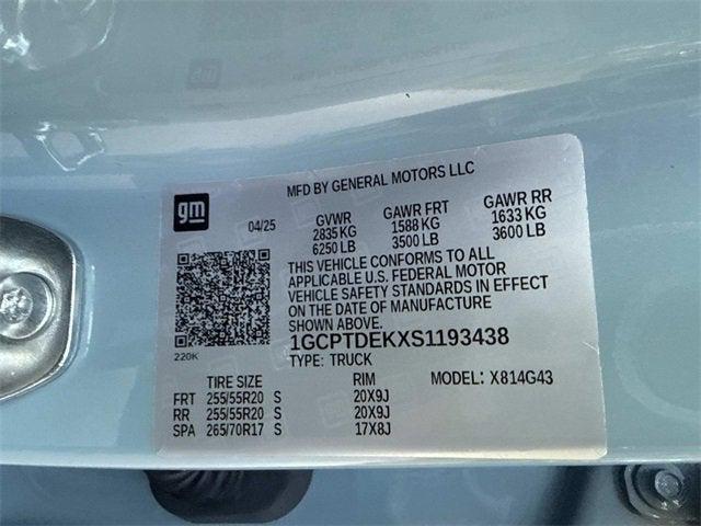 Photo of 2025 Snowdrift Metallic Chevrolet Colorado