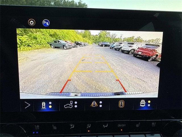 Photo of 2025 Snowdrift Metallic Chevrolet Colorado