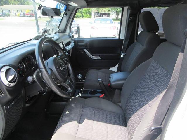 Photo of 2012 Bright White Clearcoat Jeep Wrangler Unlimited