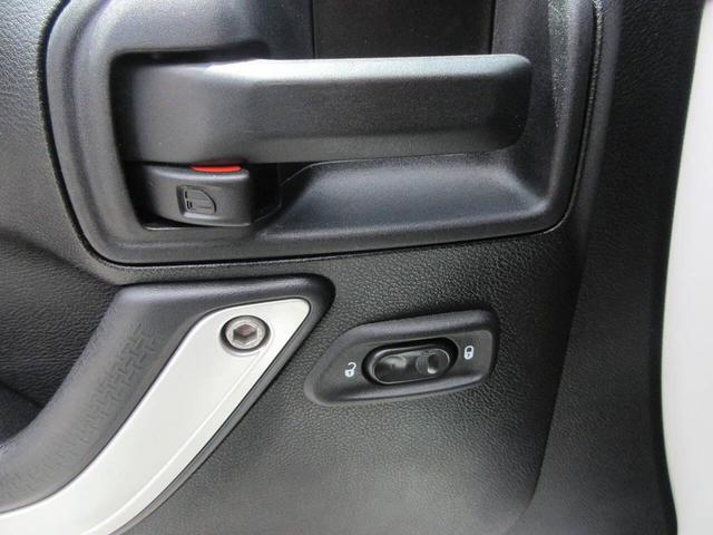 Photo of 2012 Bright White Clearcoat Jeep Wrangler Unlimited