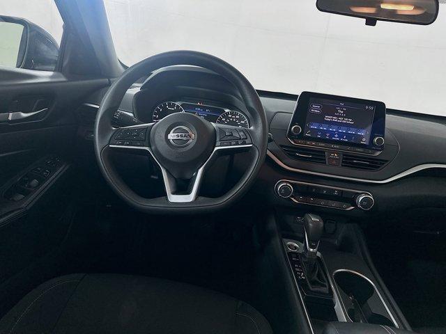 Photo of 2022 Black Nissan Altima