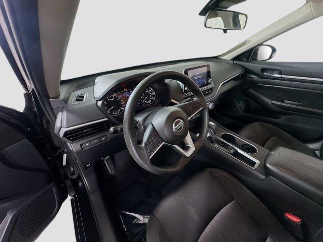 Photo of 2022 Black Nissan Altima