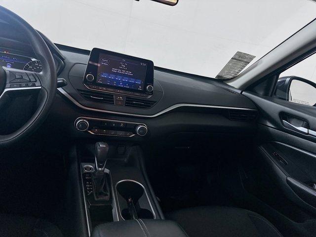 Photo of 2022 Black Nissan Altima