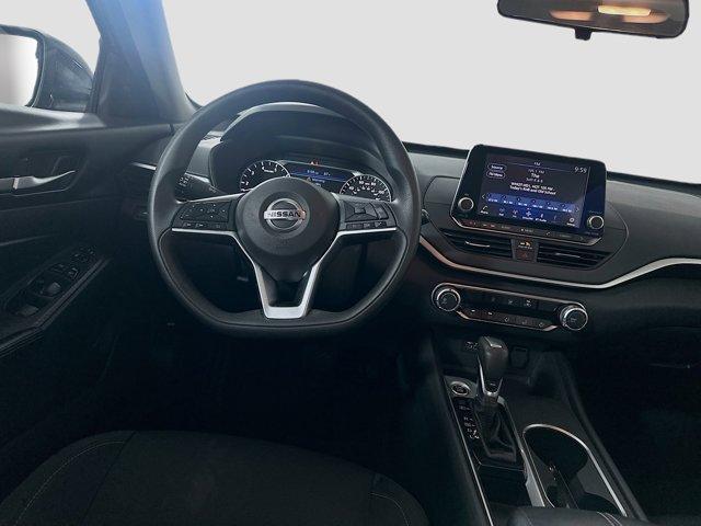 Photo of 2022 Black Nissan Altima