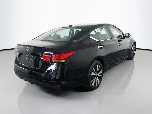 Photo of 2022 Black Nissan Altima