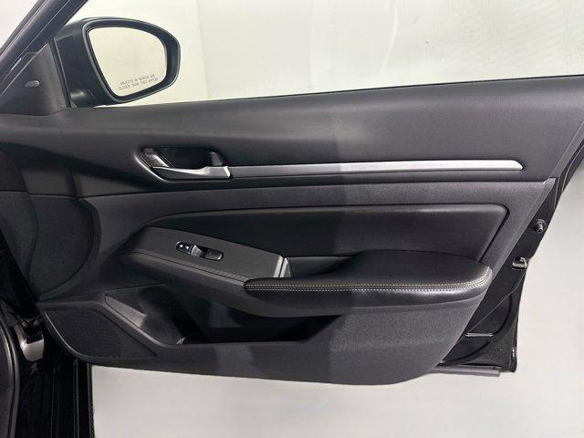 Photo of 2022 Black Nissan Altima