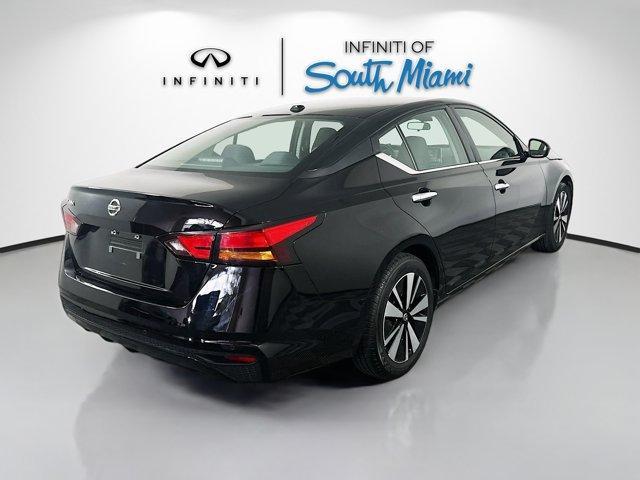 Photo of 2022 Black Nissan Altima