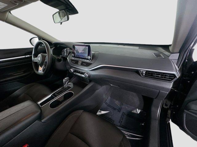 Photo of 2022 Black Nissan Altima
