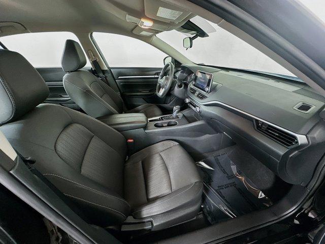 Photo of 2022 Black Nissan Altima