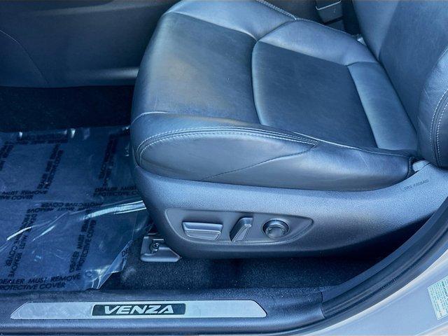 Photo of 2022 Titanium Glow Toyota Venza