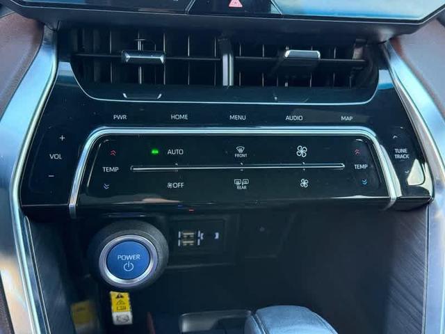 Photo of 2021 Titanium Glow Toyota Venza