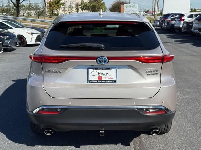 Photo of 2021 Titanium Glow Toyota Venza