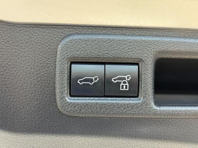 Photo of 2021 Titanium Glow Toyota Venza