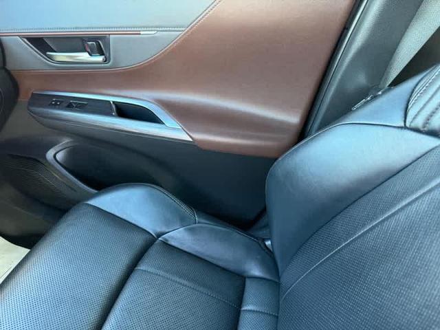 Photo of 2021 Titanium Glow Toyota Venza