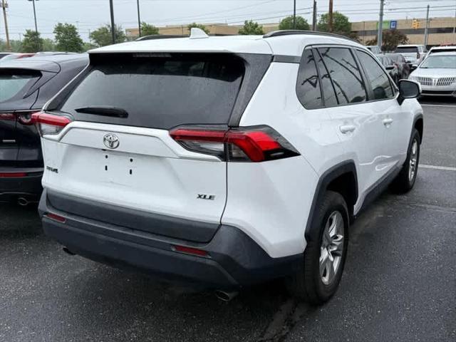Photo of 2021 Super White Toyota RAV4