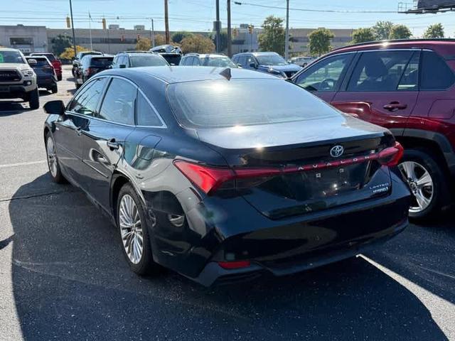 Photo of 2020 Midnight Black Metallic Toyota Avalon Hybrid