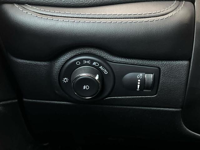 Photo of 2021 White Knuckle Clearcoat Dodge Durango