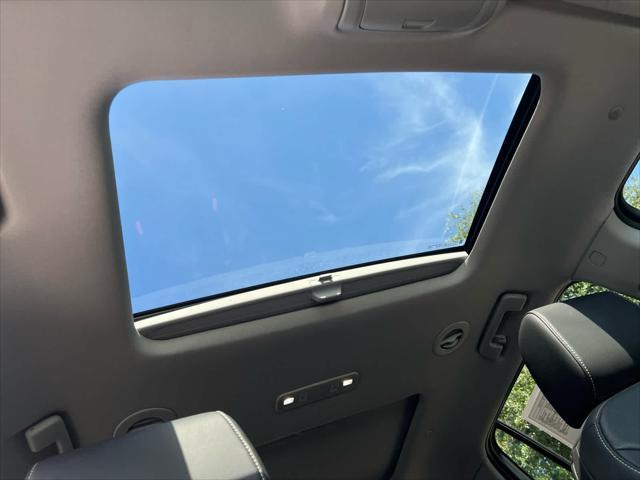 Photo of 2023 Summit White GMC Acadia