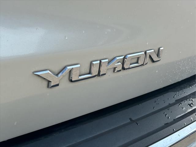 Photo of 2015 White Diamond Tricoat GMC Yukon