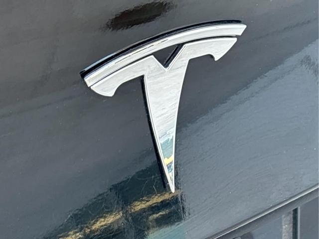 Photo of 2022 Pearl White Multi-Coat Tesla Model Y