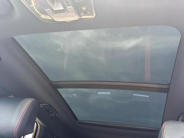 Photo of 2023 Vik Black Genesis GV70