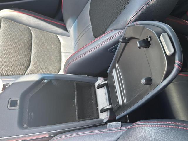 Photo of 2023 Vik Black Genesis GV70