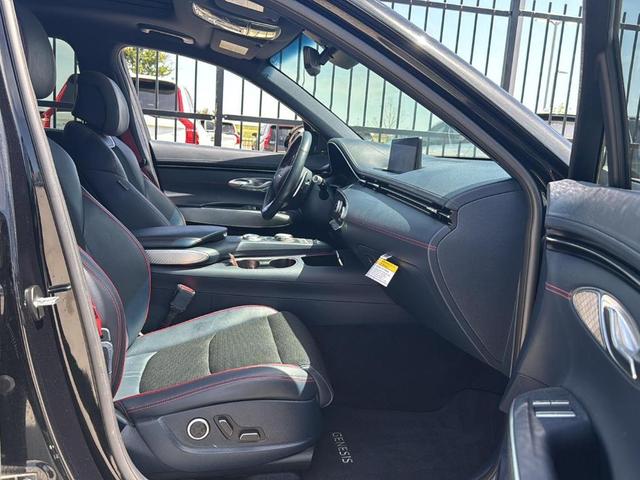Photo of 2023 Vik Black Genesis GV70