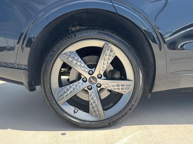 Photo of 2023 Vik Black Genesis GV70