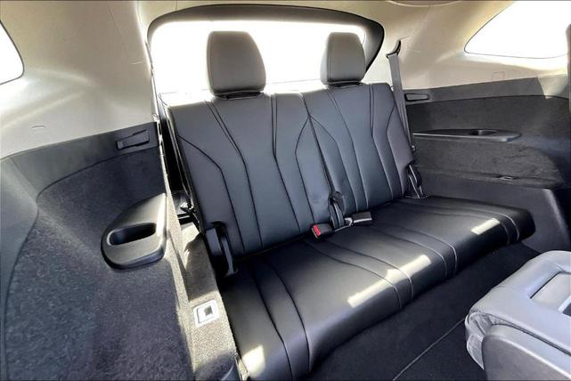 Photo of 2025 Majestic Black Pearl Acura MDX