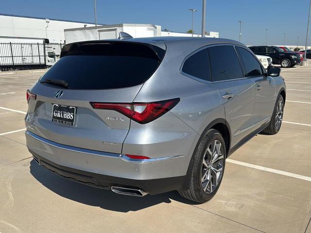 Photo of 2023 Lunar Silver Metallic Acura MDX