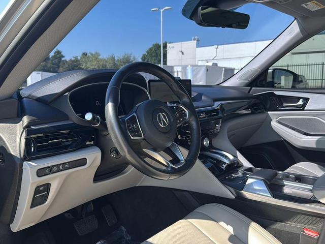 Photo of 2023 Lunar Silver Metallic Acura MDX
