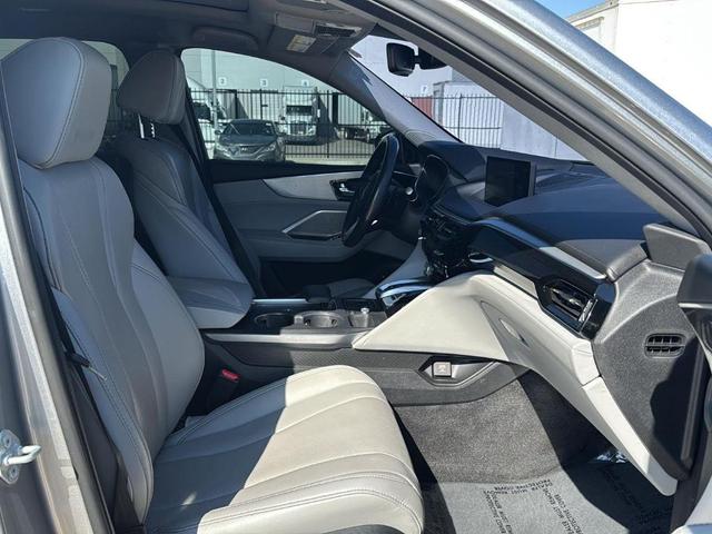 Photo of 2023 Lunar Silver Metallic Acura MDX